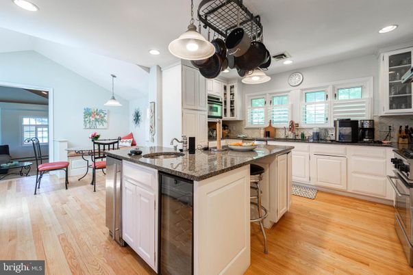 Dining room, Interior, Kitchen, Pendant Lights, Recessed Lighting, Wood Texture Flooring