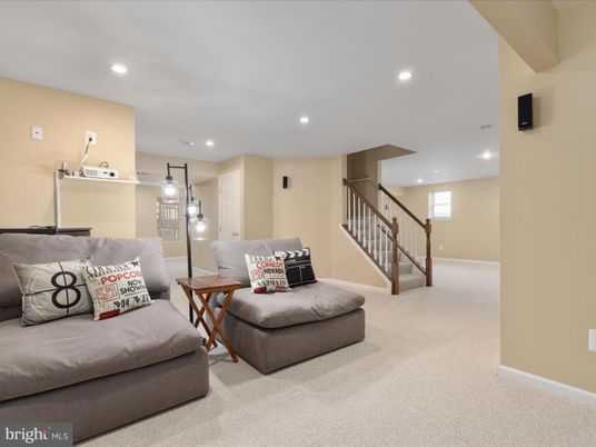 Interior, Living room, Pendant Lights, Recessed Lighting