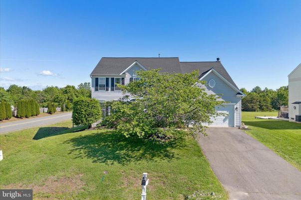 Attached, Exterior, Facade, Farmhouse