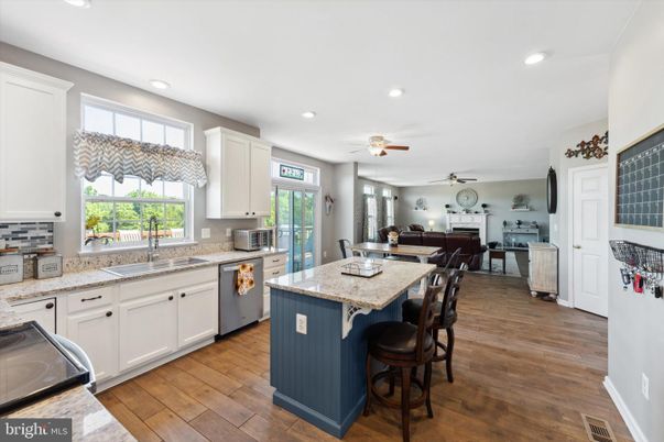 Dining room, Interior, Kitchen, Recessed Lighting, Wood Texture Flooring