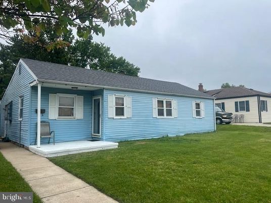 Backyard, Exterior, Facade, Ranch