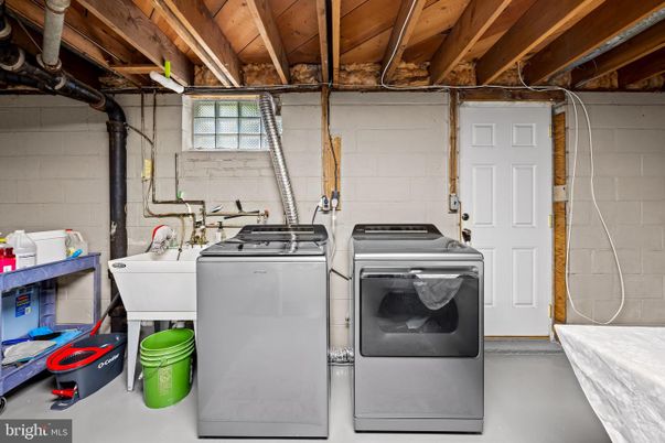 Interior, Washer, Wooden Beams, Wooden Ceilings