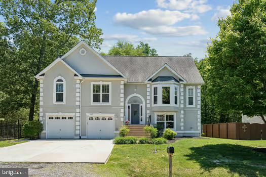 Attached, Exterior, Facade, Farmhouse