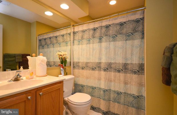 Bathroom, Interior, Recessed Lighting