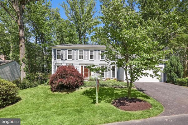 Attached, Exterior, Facade, Raised Ranch