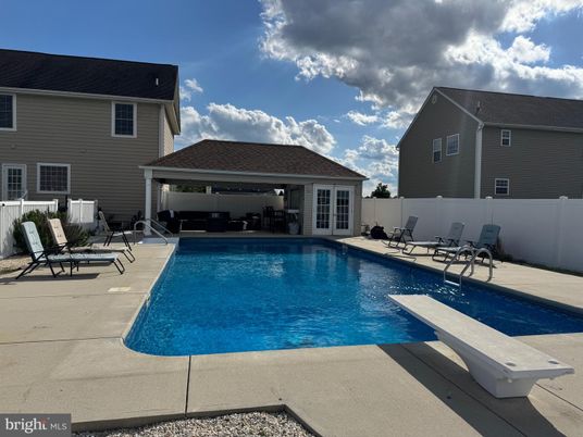 Exterior, Pool