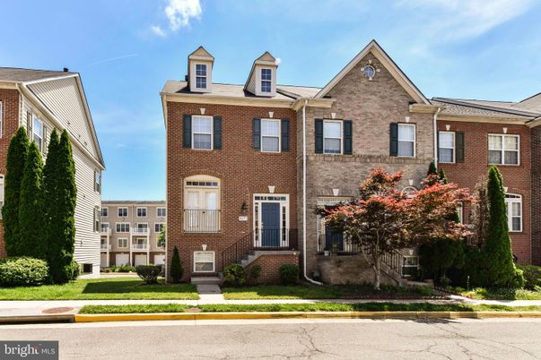 Exterior, Facade, Brick Facade, Rowhouse