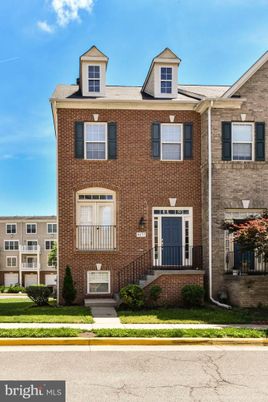 Exterior, Facade, Brick Facade, Rowhouse