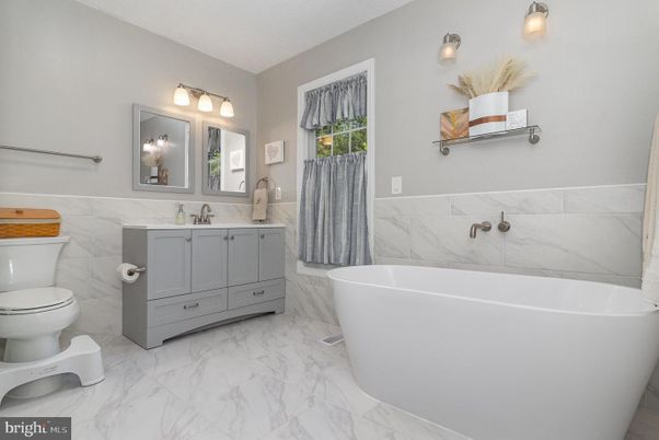 Bathroom, Free Standing Baths, Interior, Marble, Marble Walls