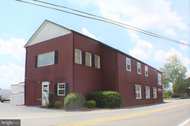 Exterior, Facade, Rowhouse