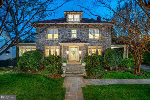 Exterior, Facade, American Foursquare
