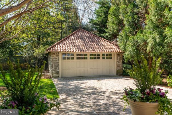 Detached Garage, Exterior