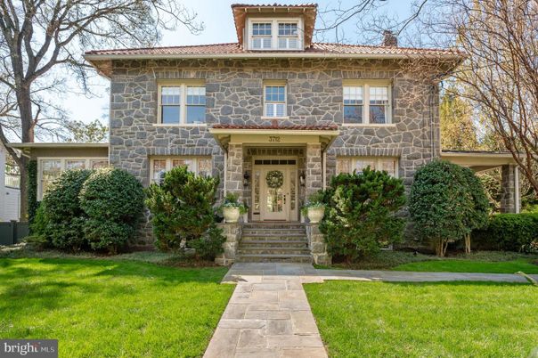 Exterior, Facade, American Foursquare