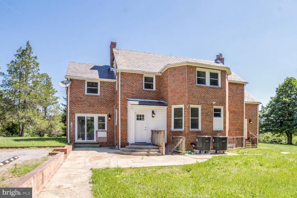 Backyard, Exterior, Facade, Brick Facade, Georgian