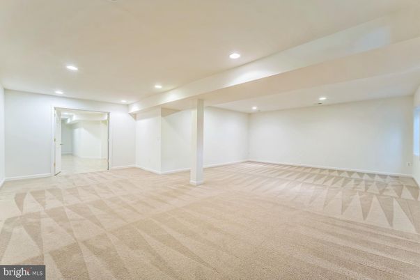 Empty room, Interior, Recessed Lighting
