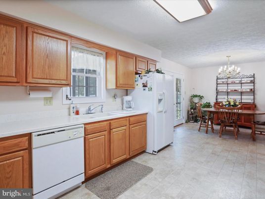 Chandelier, Dining room, Interior, Kitchen