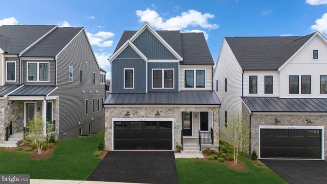 Attached, Exterior, Facade, Farmhouse