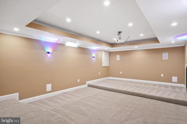 Empty room, Interior, Recessed Lighting