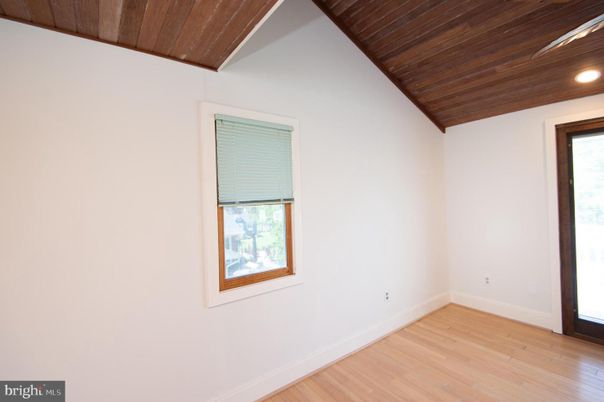 Empty room, Interior, Recessed Lighting, Wooden Ceilings, Wood Texture Flooring