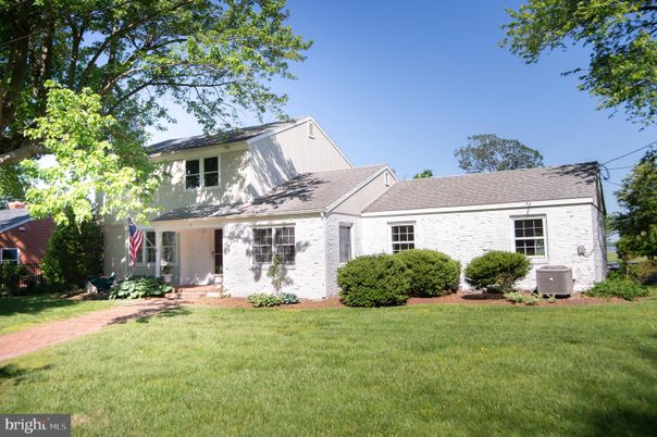 Backyard, Exterior, Facade, Cape Cod