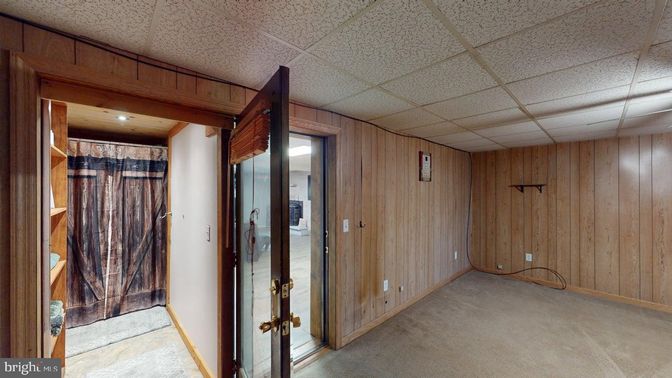 Empty room, Interior, Recessed Lighting, Wooden Walls