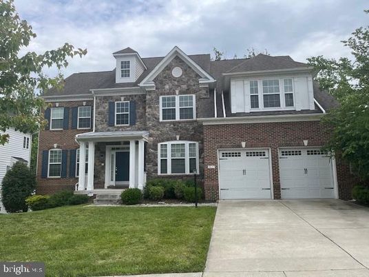 Attached, Exterior, Facade, Brick Facade, Georgian