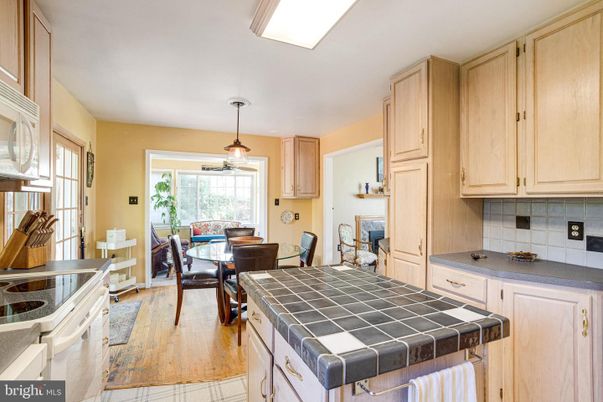 Dining room, Interior, Kitchen, Pendant Lights, Tile Countertops, Wood Texture Flooring