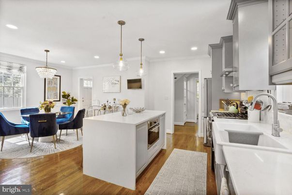 Chandelier, Dining room, Interior, Kitchen, Pendant Lights, Recessed Lighting, Wood Texture Flooring