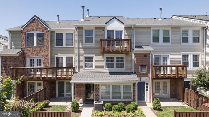 Exterior, Facade, Brick Facade, Rowhouse