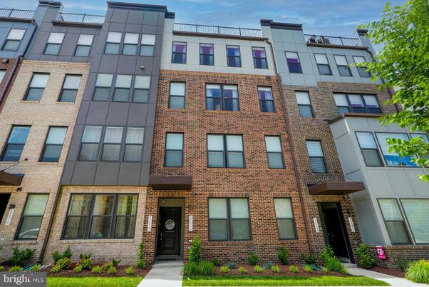 Exterior, Facade, Brick Facade, Rowhouse