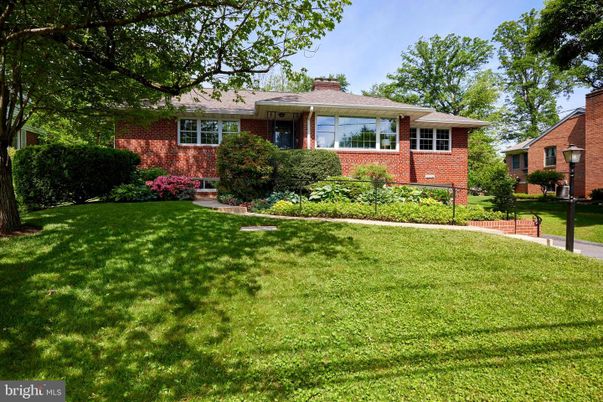 Exterior, Facade, Brick Facade, Split Level