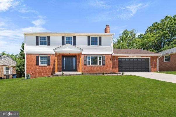 Attached, Exterior, Facade, Brick Facade, Georgian