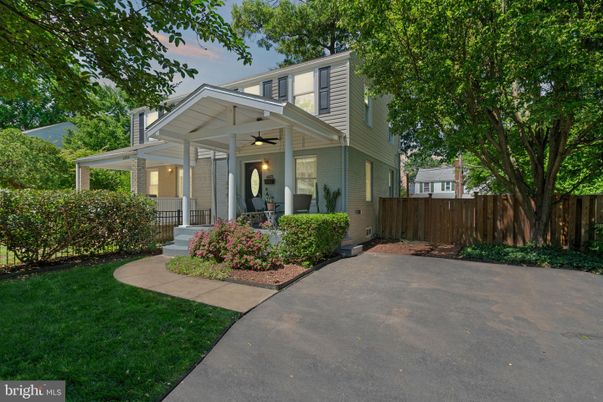 Exterior, Facade, American Foursquare