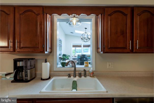 Chandelier, Interior, Kitchen