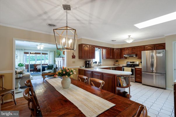 Dining room, Interior, Kitchen, Pendant Lights, Stainless Steel Appliances