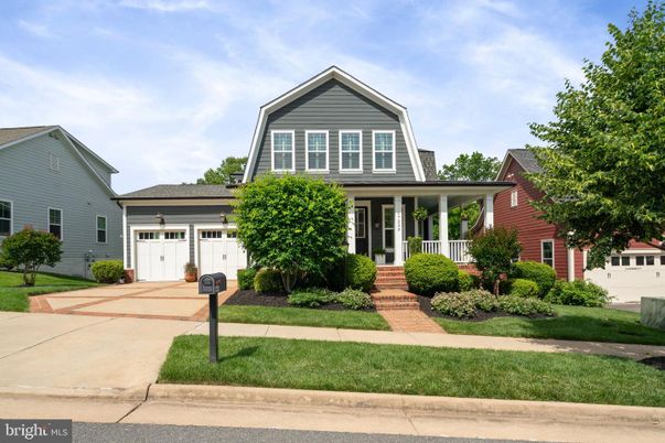 Attached, Exterior, Facade, Farmhouse