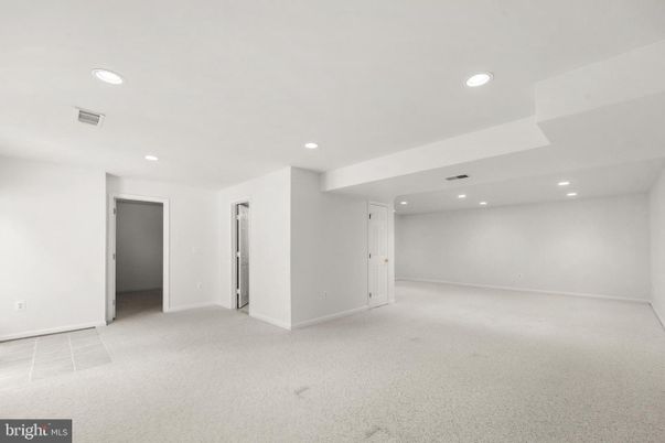 Empty room, Interior, Recessed Lighting