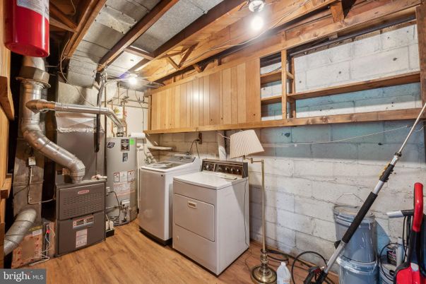 Interior, Washer, Wood Texture Flooring
