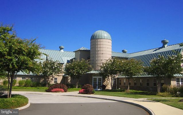 Exterior, Facade, Highrise