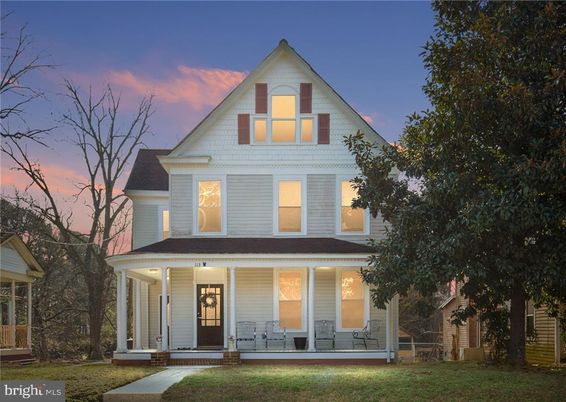 Exterior, Facade, Queen Anne Victorian