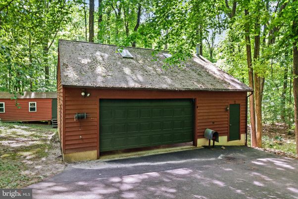 Detached Garage, Exterior