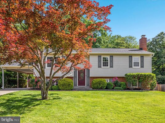 Exterior, Facade, Raised Ranch