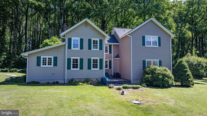 Backyard, Exterior, Facade, Farmhouse