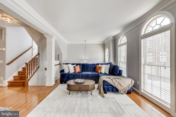 Interior, Living room, Pendant Lights, Wood Texture Flooring