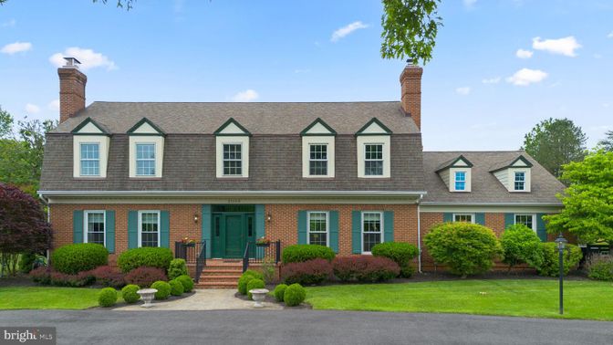 Exterior, Facade, Brick Facade, Cape Cod