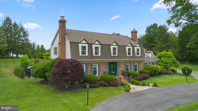 Exterior, Facade, Brick Facade, Cape Cod