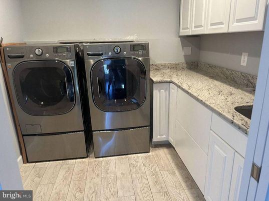 Interior, Washer, Wood Texture Flooring