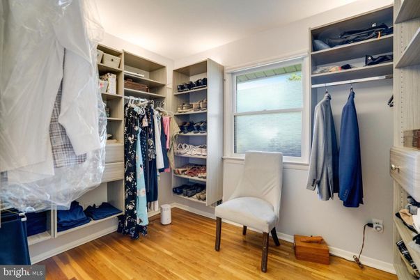 Interior, Walk-in Closets, Wood Texture Flooring