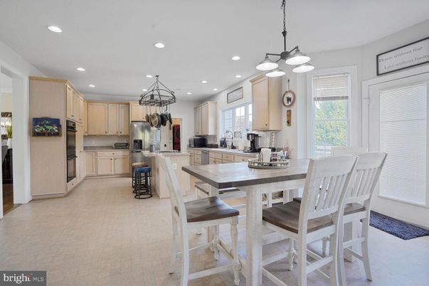 Dining room, Interior, Kitchen, Pendant Lights, Recessed Lighting, Stainless Steel Appliances