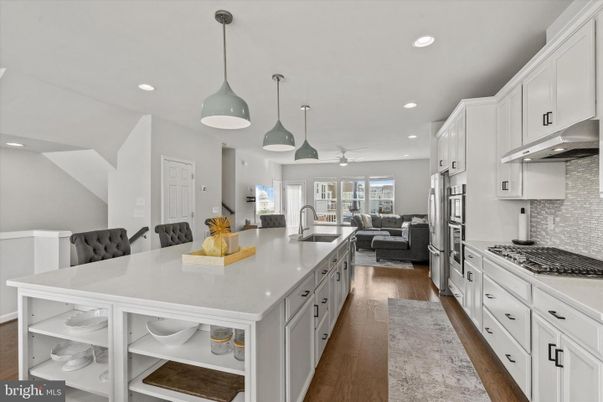 Interior, Kitchen, Living room, Pendant Lights, Recessed Lighting, Wood Texture Flooring